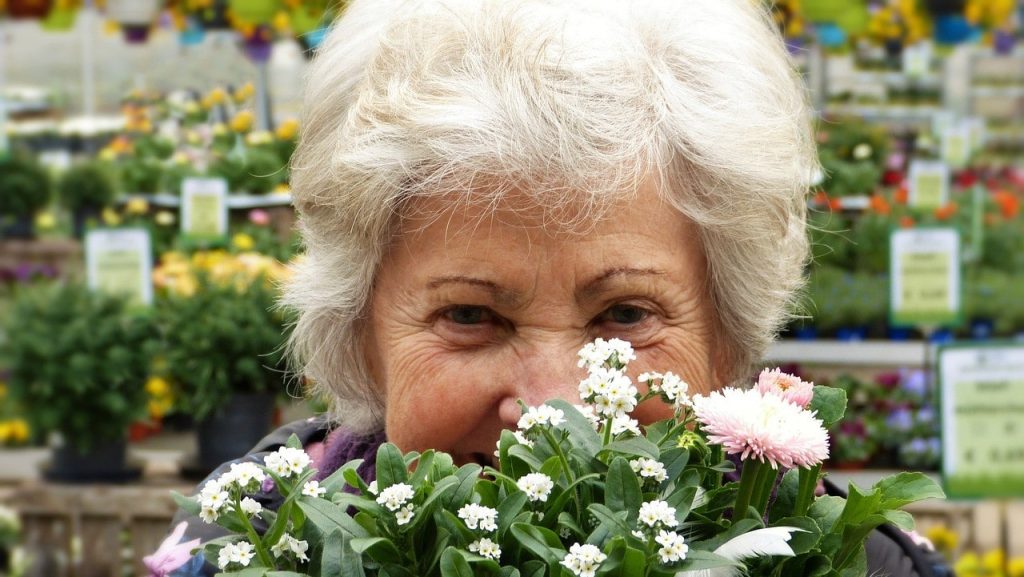 Gardening is therapy for Seniors with Alzheimer’s